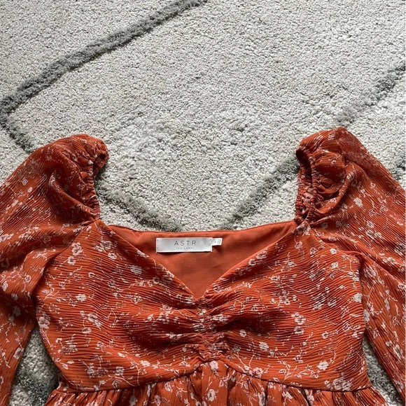 ASTR The Label Burnt Orange/Rust Floral Sweetheart Ruched Blouse Size Small - Picture 4 of 10